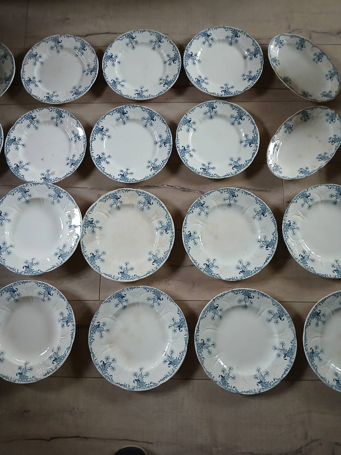 Longwy iron earth dinnerware set