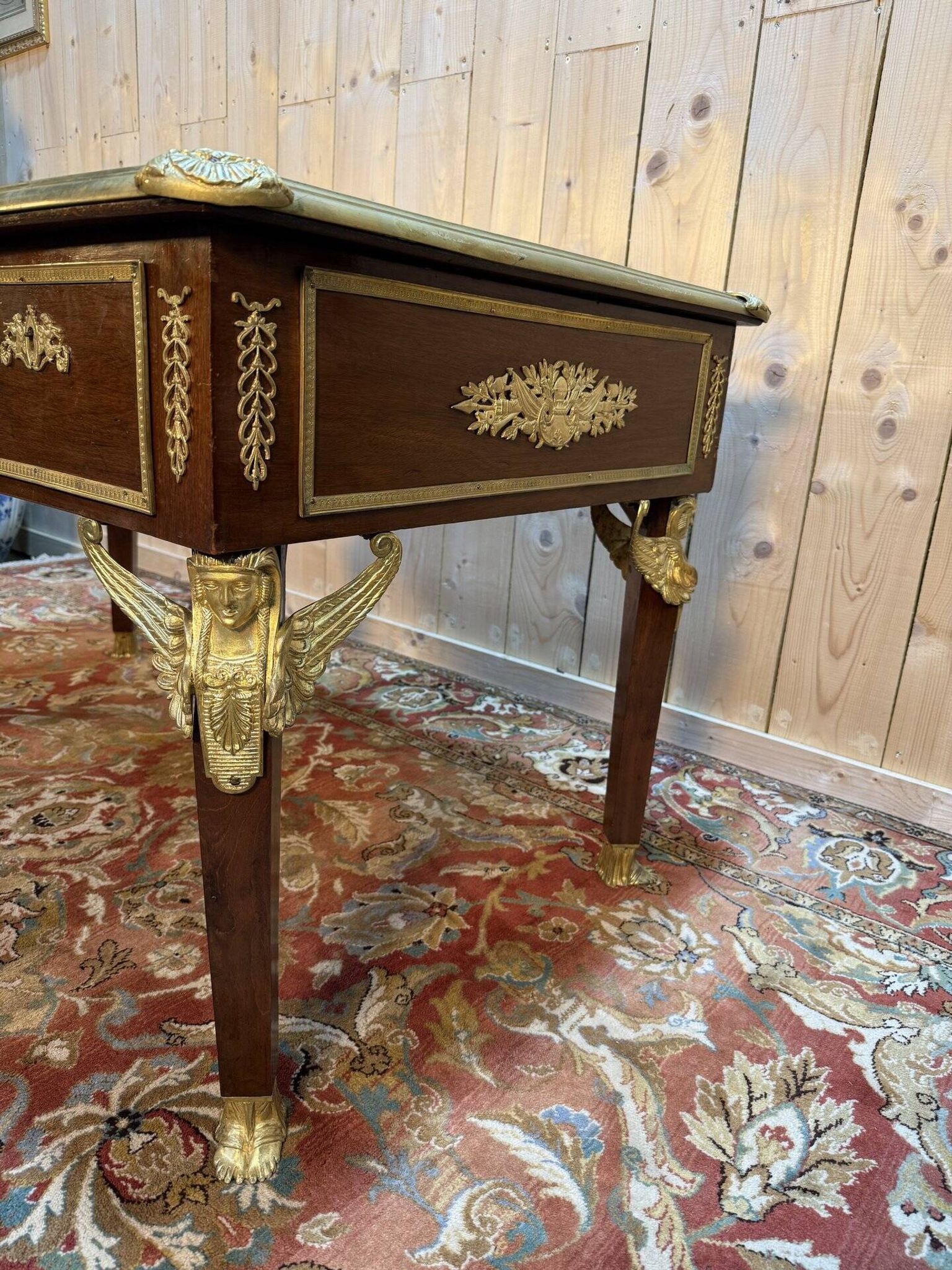 Bureau double plat de style empire en acajou et cuir vert