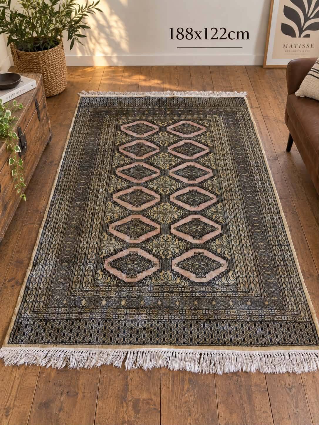 Handmade Pakistani Bukhara rug 188x122cm