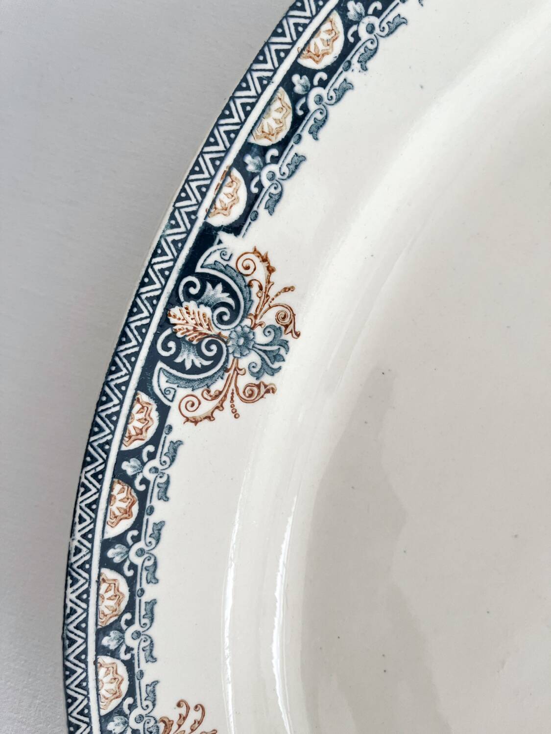 Plat ovale en terre de fer « Diderot » Longwy