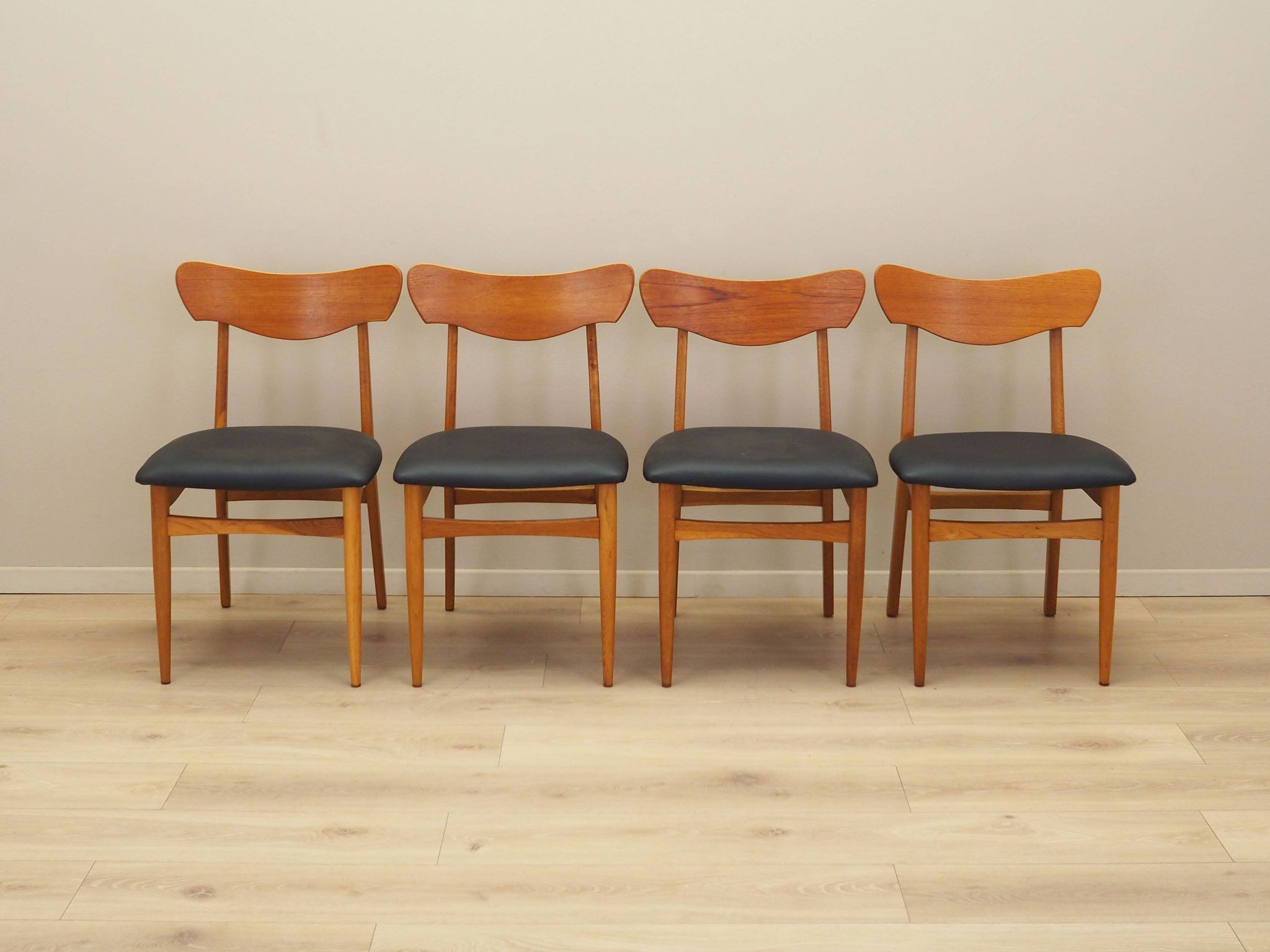 4 chaises danoises, années 1970