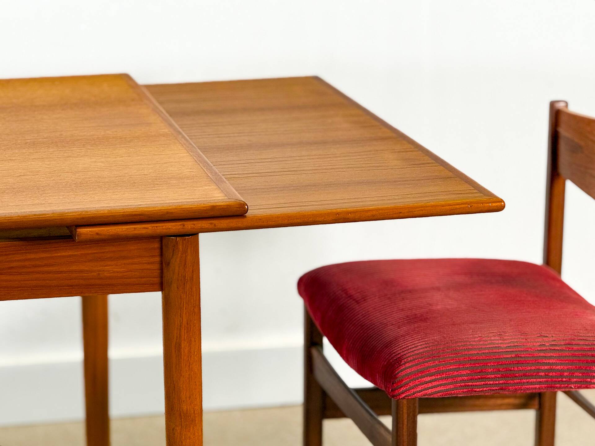 Table à manger en teck à double extension (Fabriquée au Danemark en 1960)