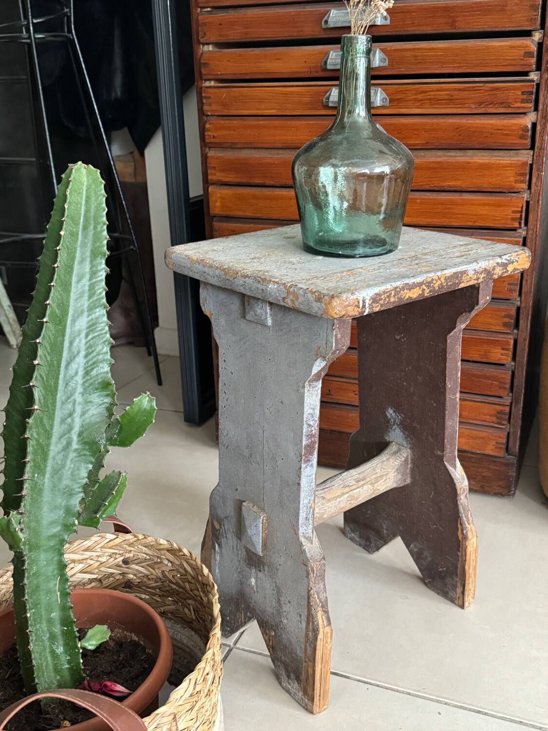 Tabouret en bois bleu vintage