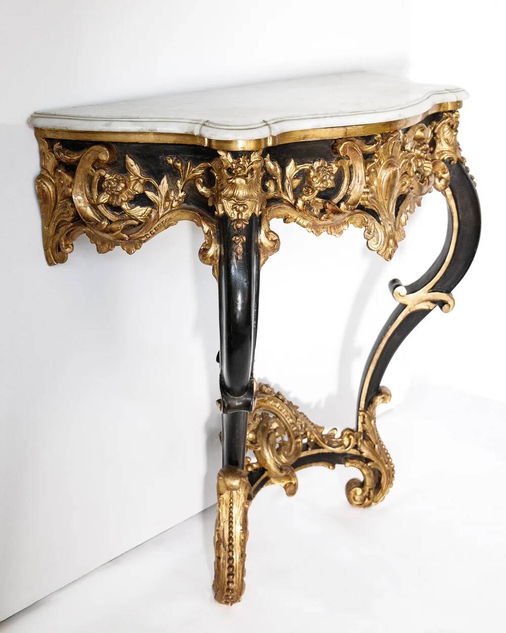 Console Napoléon III du XIXe siècle en bois ébonisé et bois doré