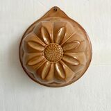 Decorative stoneware cake mould