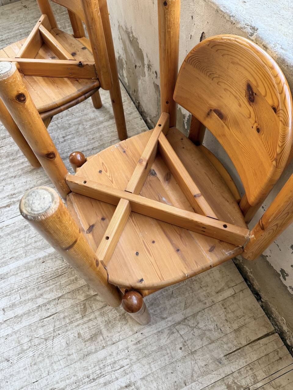 Set of 4 Daumiller pine chairs
