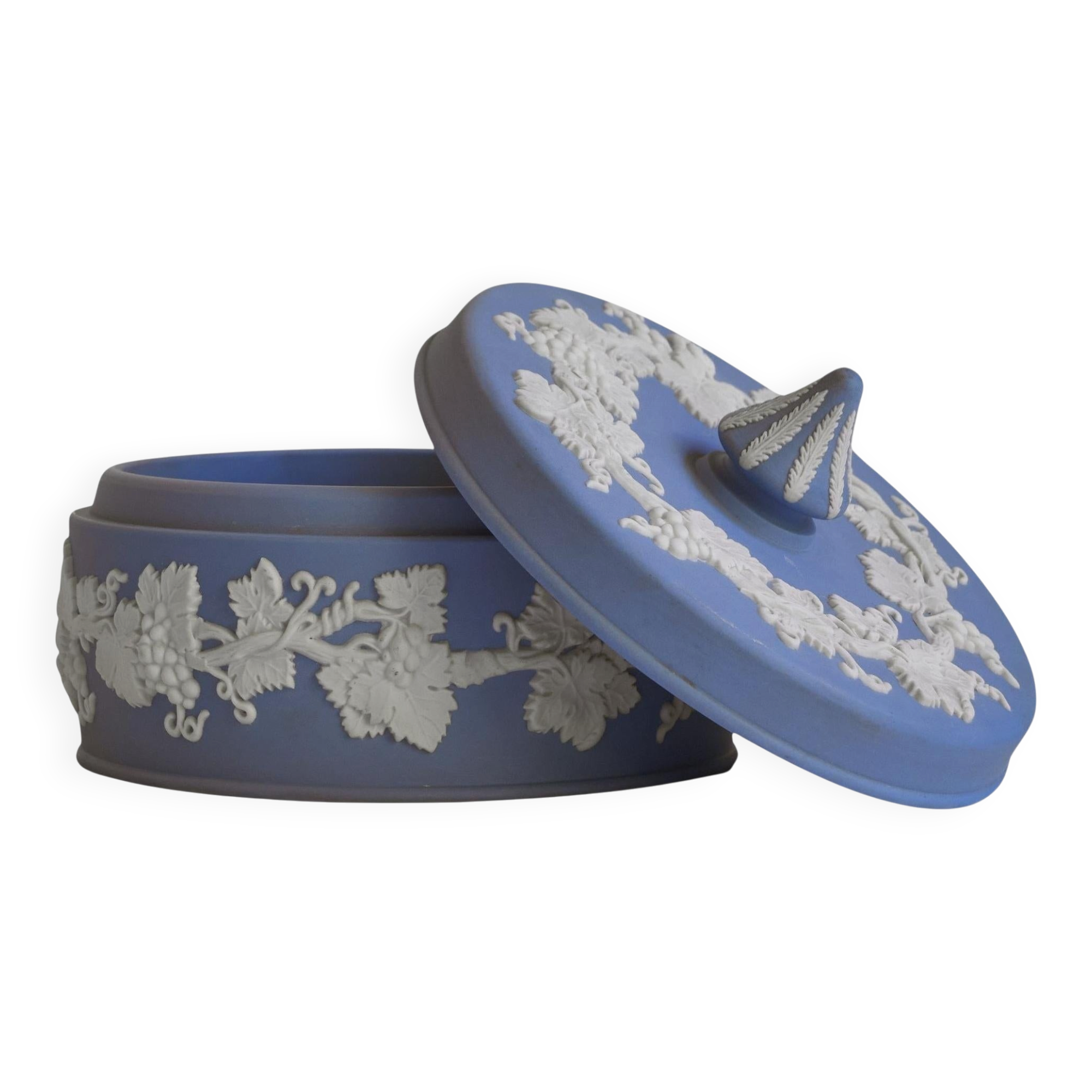 Wedgwood jasper box with lid