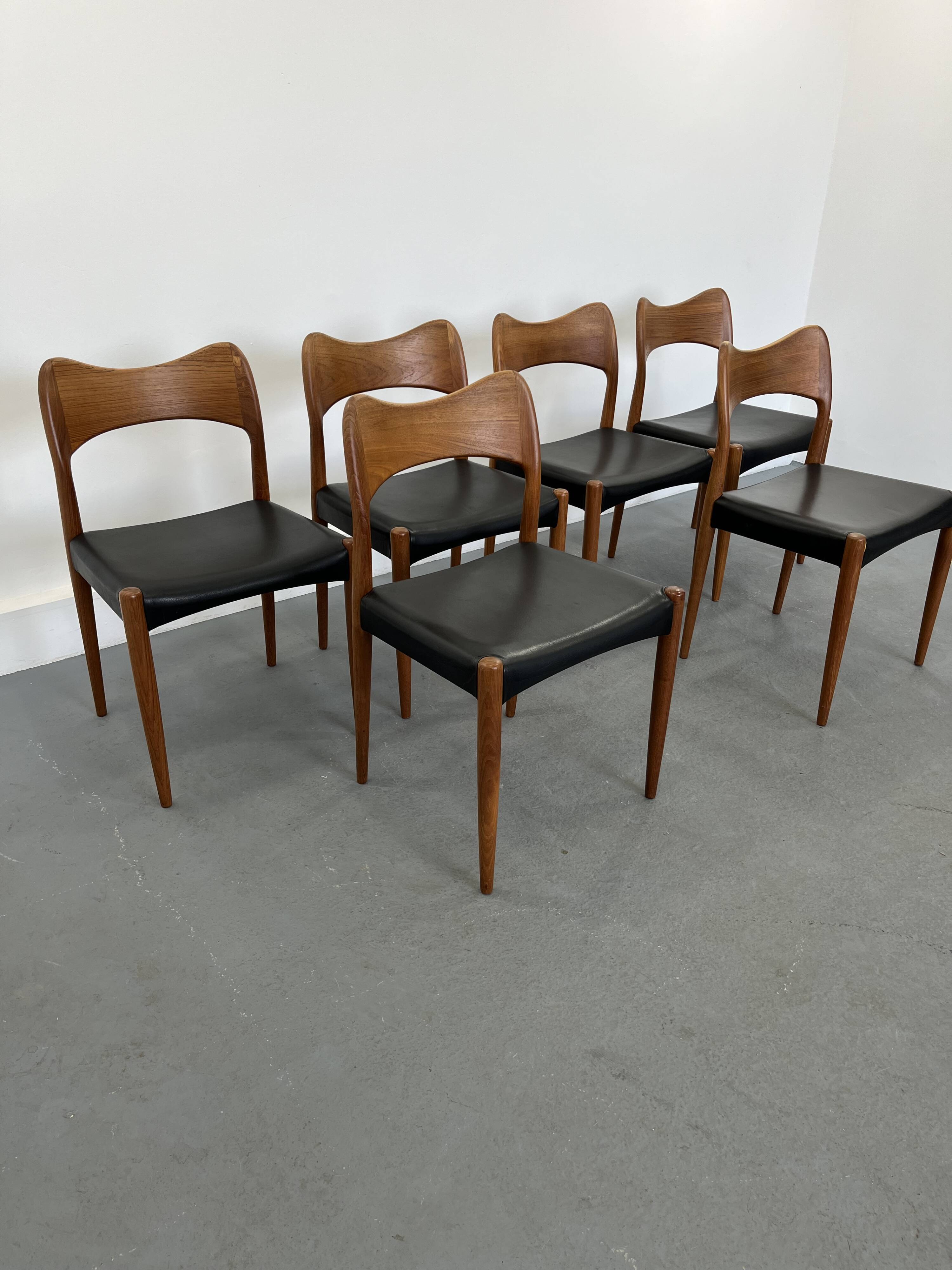 Set of 6 model 71 teak dining chairs by Niels O Møller for JL Møllers 1950s