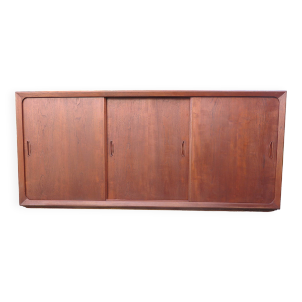 Enfilade basse à 3 portes coulissantes en teck. Danemark 1960