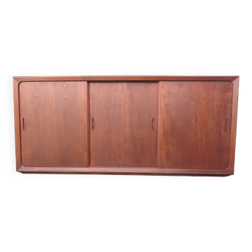 Enfilade basse à 3 portes coulissantes en teck. Danemark 1960