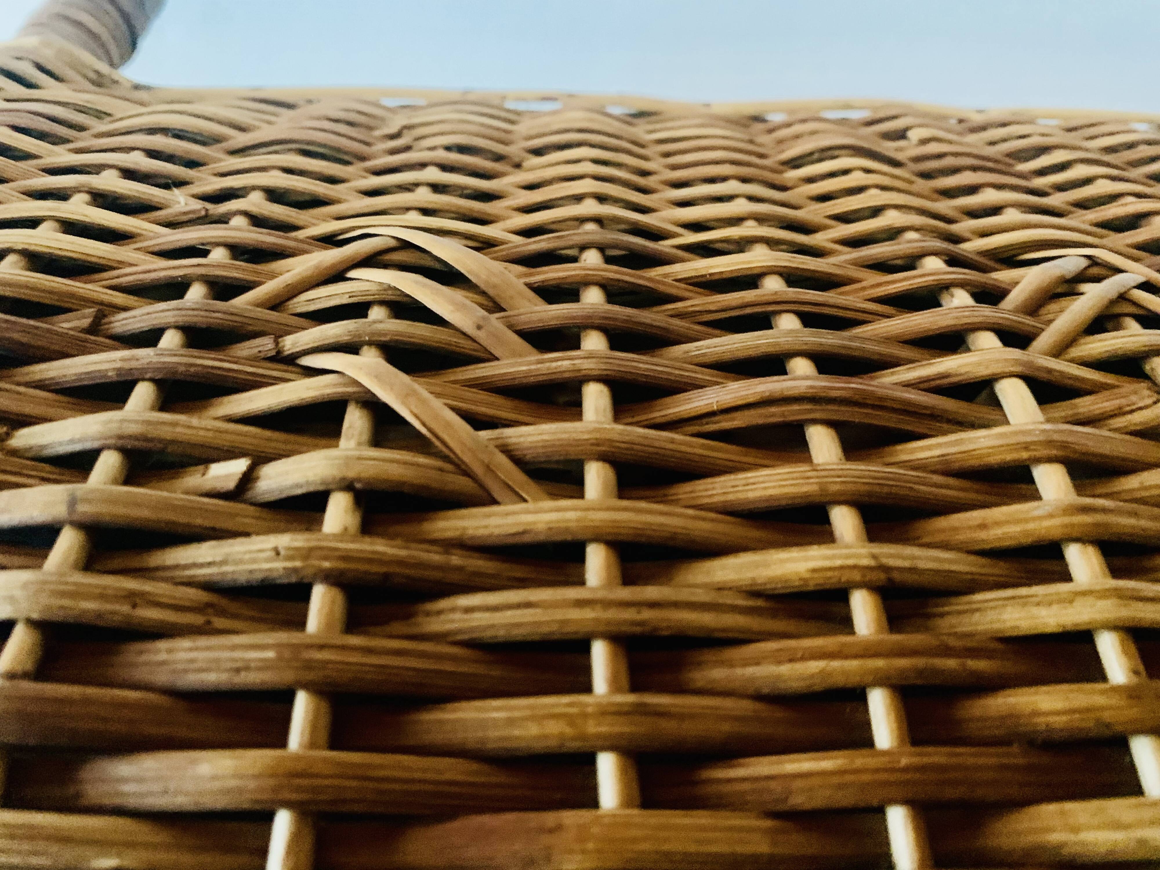 Grand panier à couture vintage en osier - tabouret en tissu matelassé - 1950