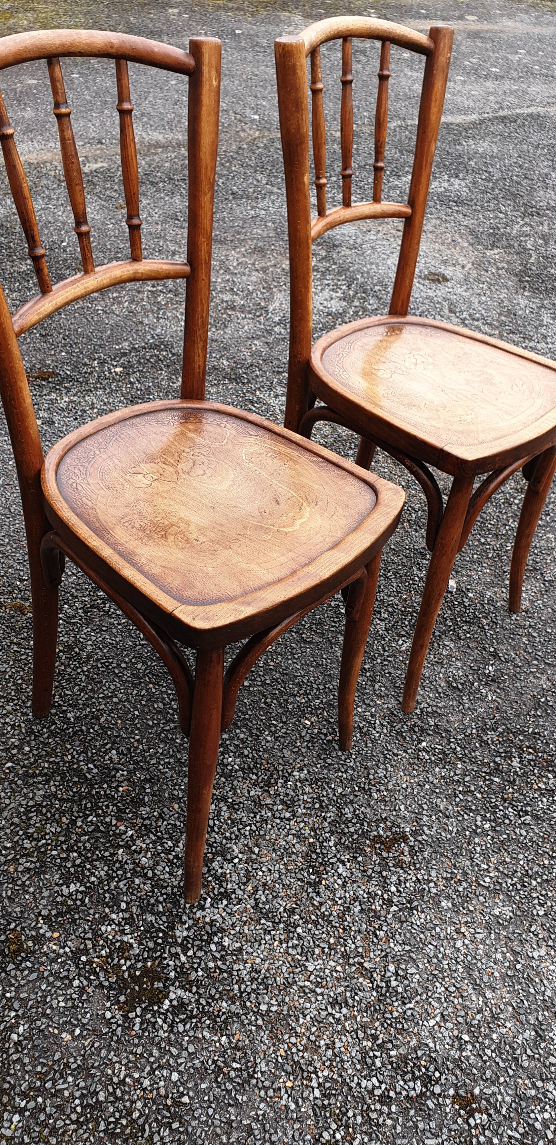 4 curved wooden chairs 1920/1940.