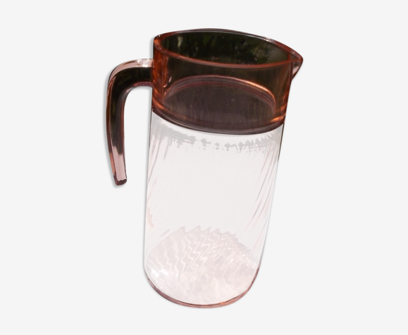 Pichet en verre rose