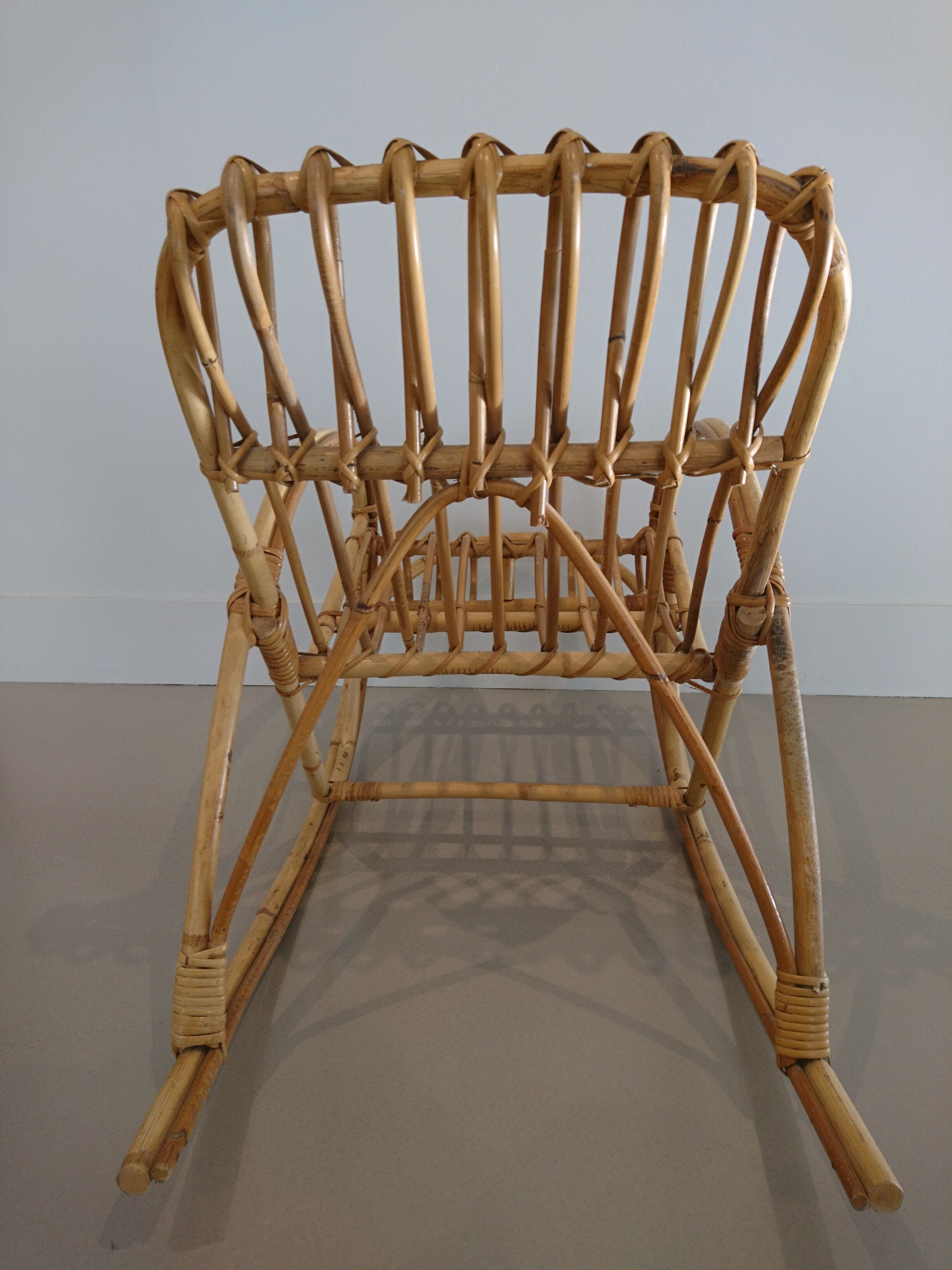 Fauteuil à bascule en rotin