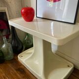 Thermoformed plastic table