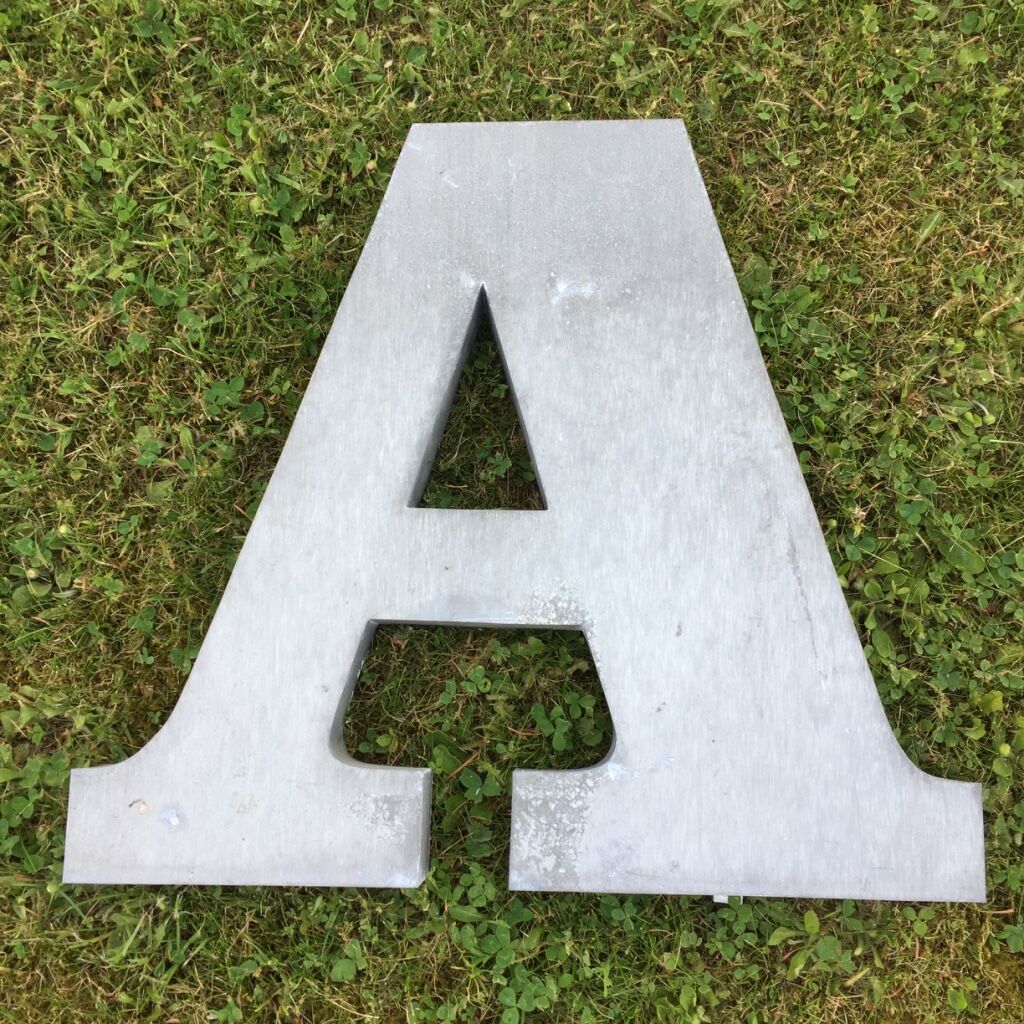 Ten letters sign in zinc material