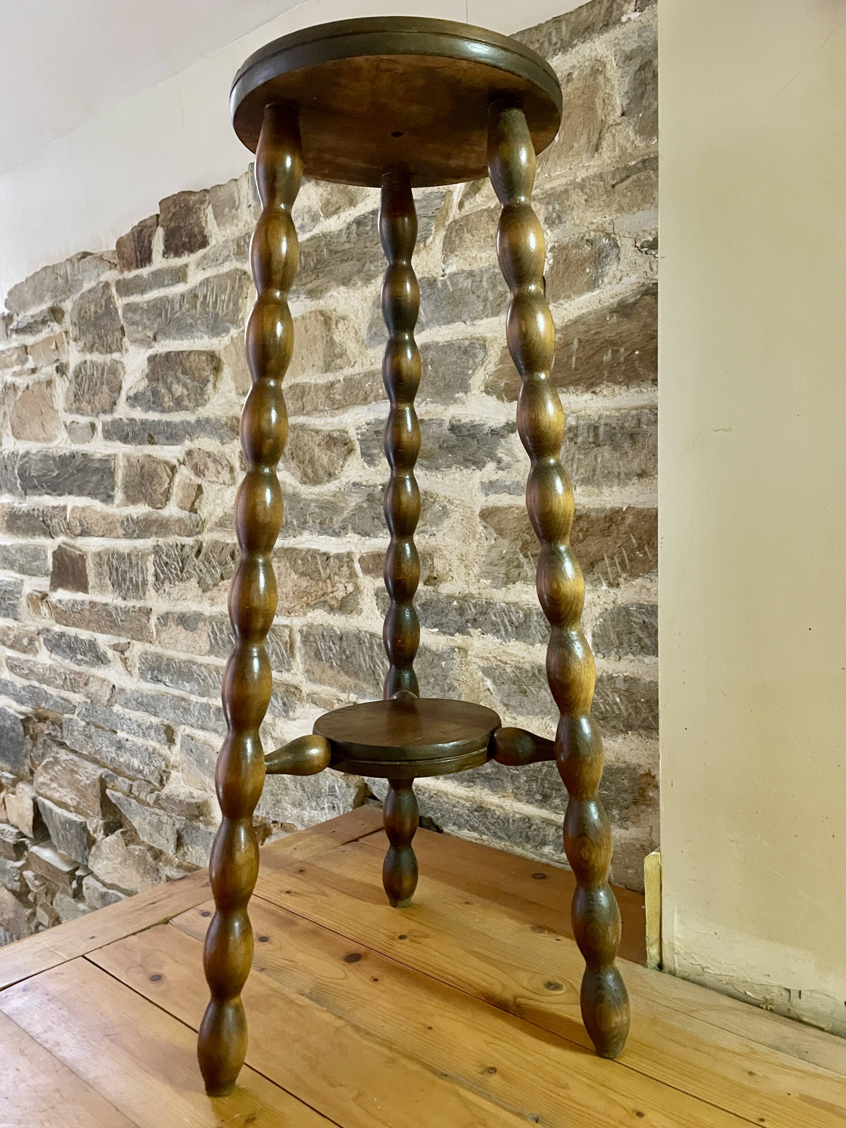 High stool in beaded wood - spool legs
