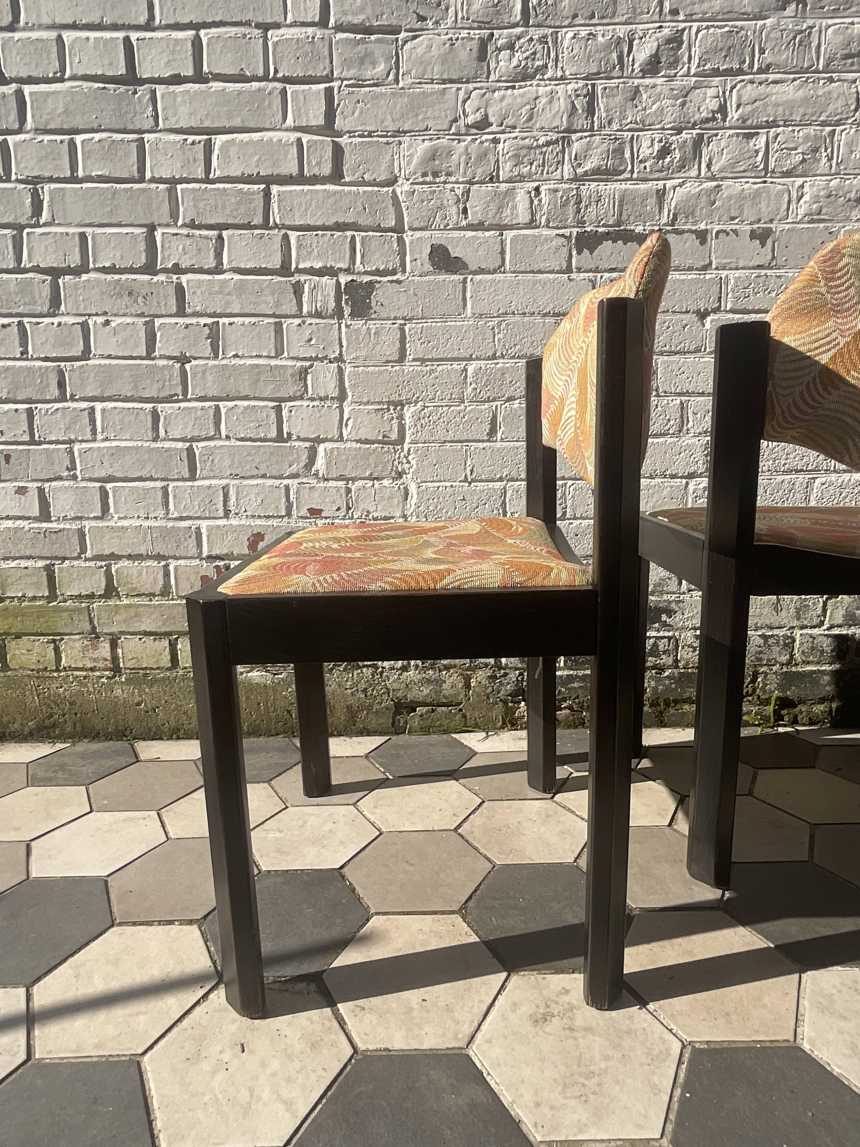 5 wooden and fabric chairs, 60s-70s