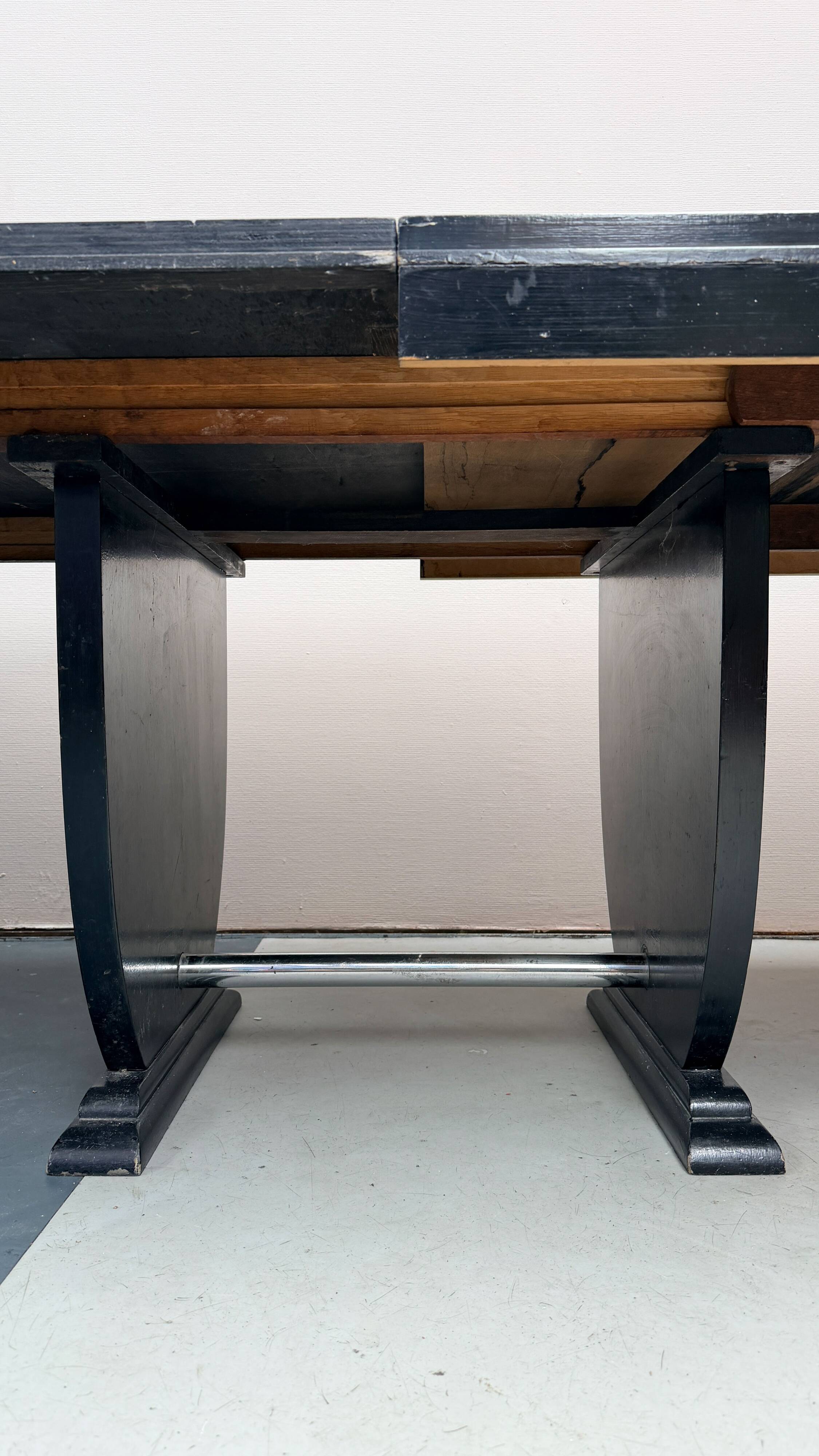 Table à manger extensible de style Art déco en bois avec finition laquée no