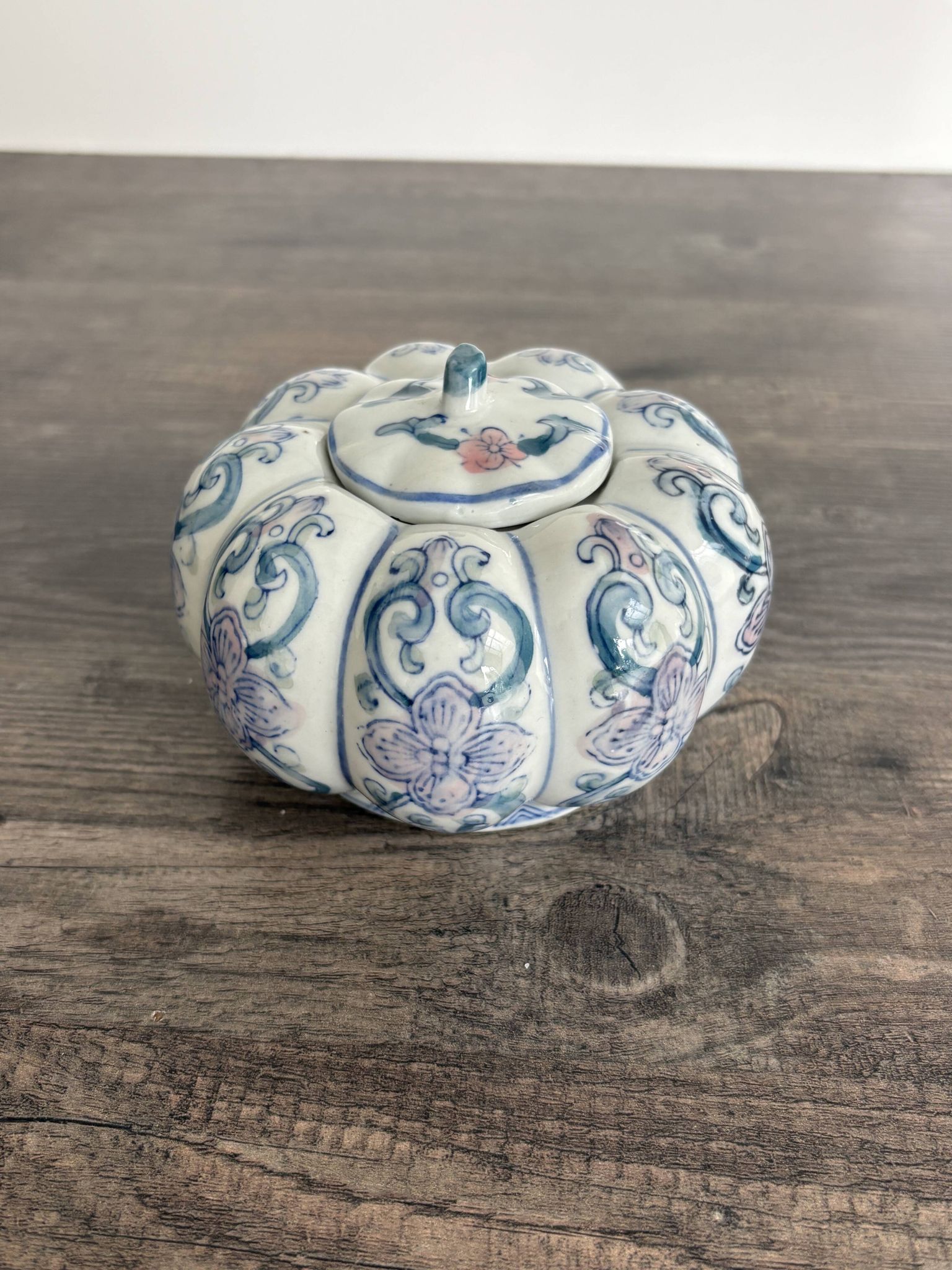 Boîte en porcelaine de Chine ancienne