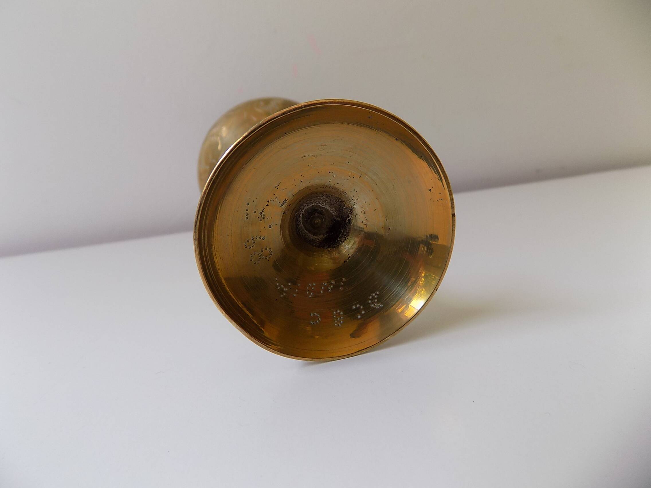 Gilded brass vase with engraved patterns (17 cm)