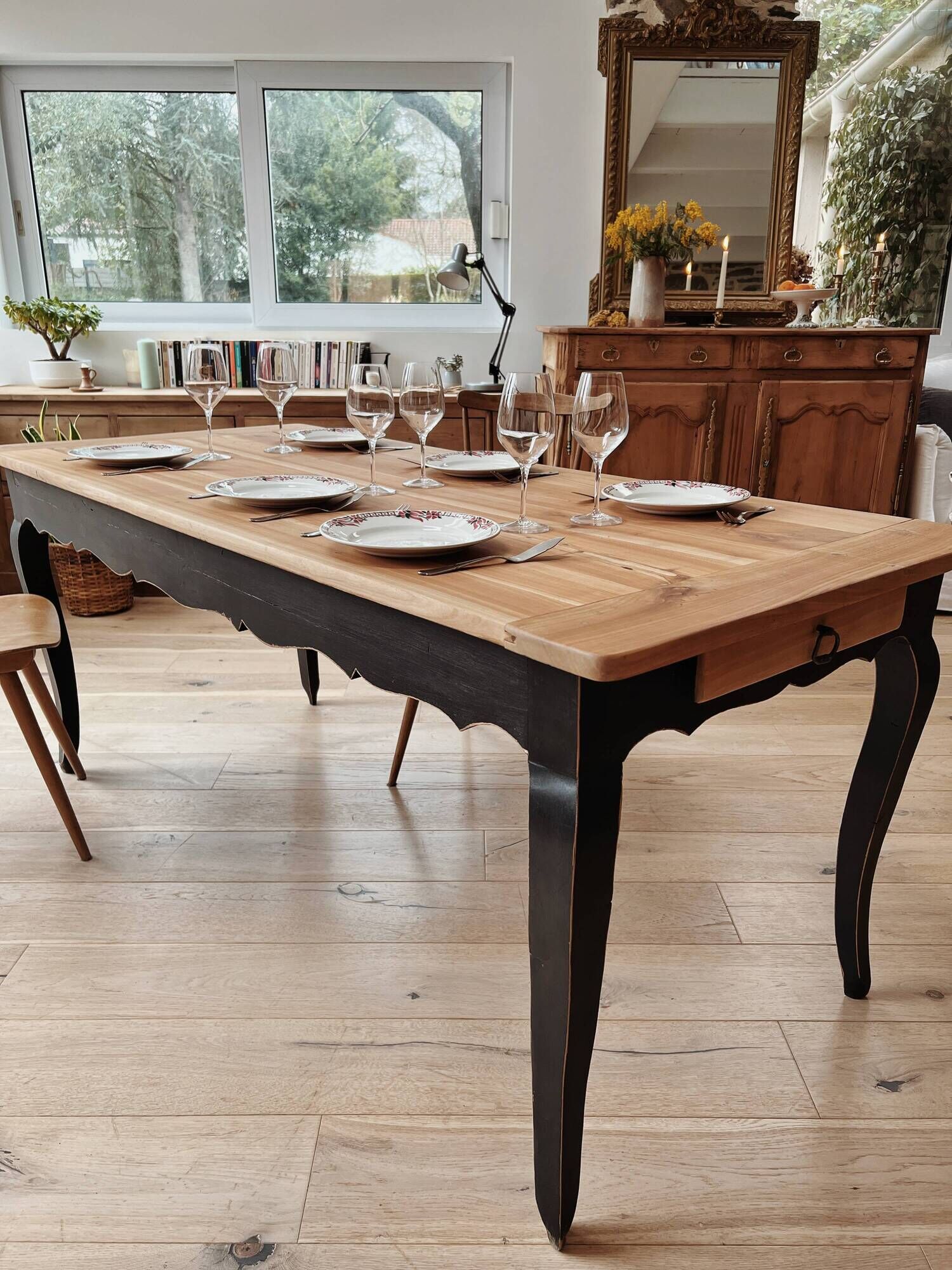 Antique Louis XV table from the 19th century – seats 8-10 people.