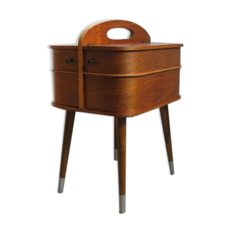 Boîte à coudre du milieu du siècle avec / table d’appoint. asystent teck 1960/70s