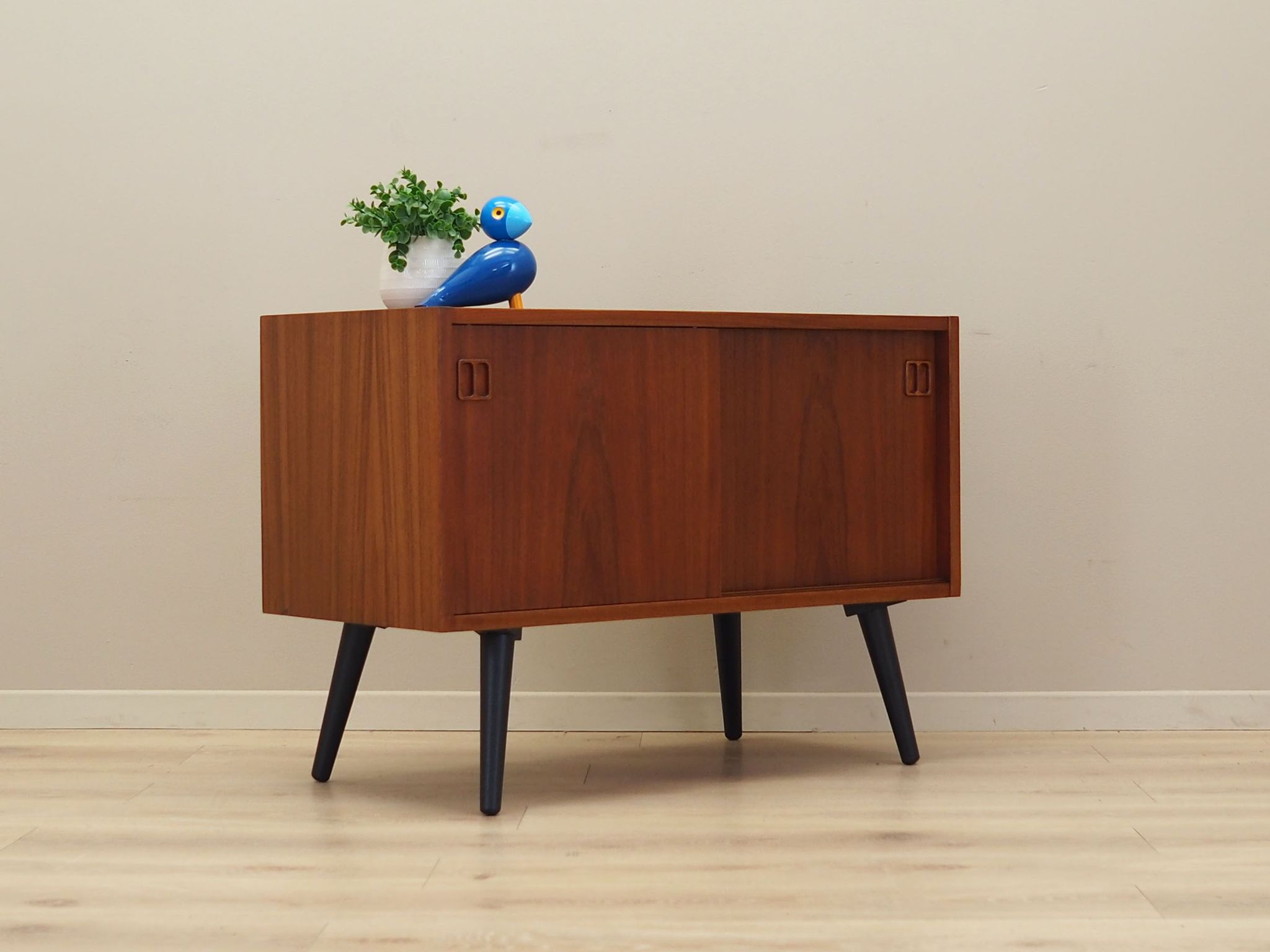Buffet en teck, design danois, années 1970, production: Danemark