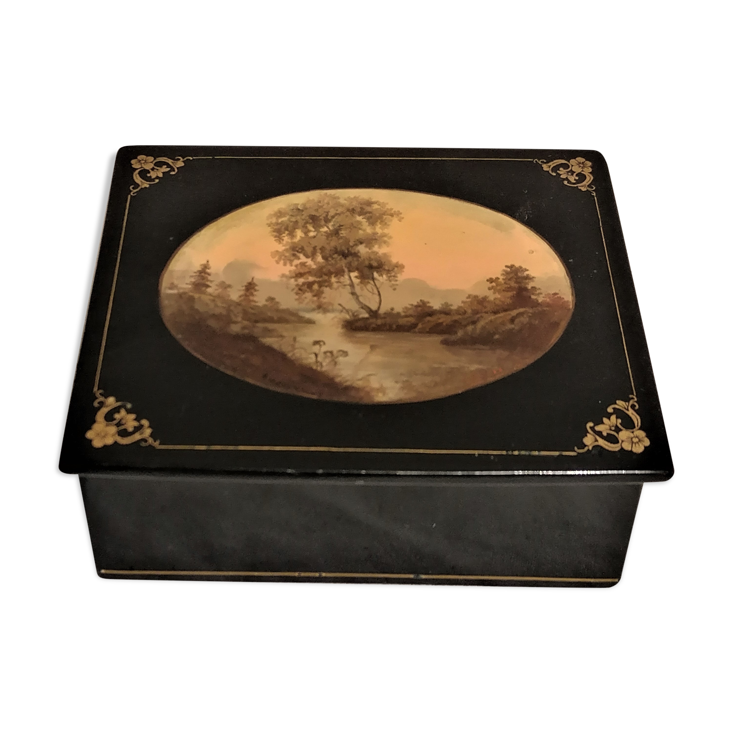 Old box with landscape decoration, School of Fédoskino, Russia