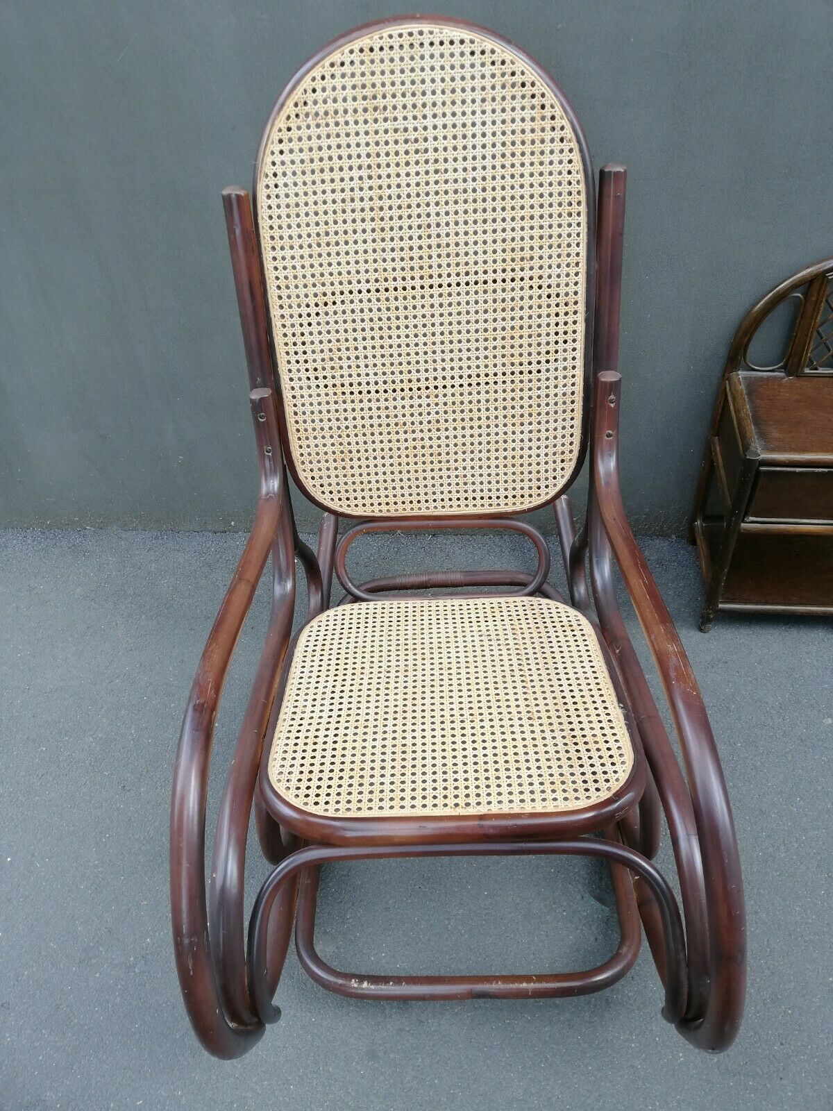 Rocking-chair in curved wood