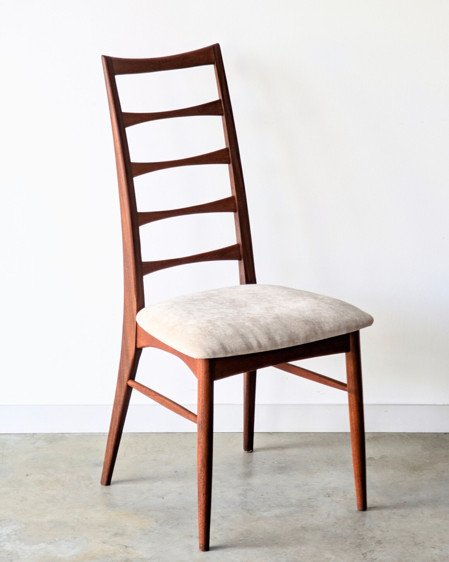 8 chaises vintage danoises teck modèle Lis, Niels Koefoed, 1960 1970