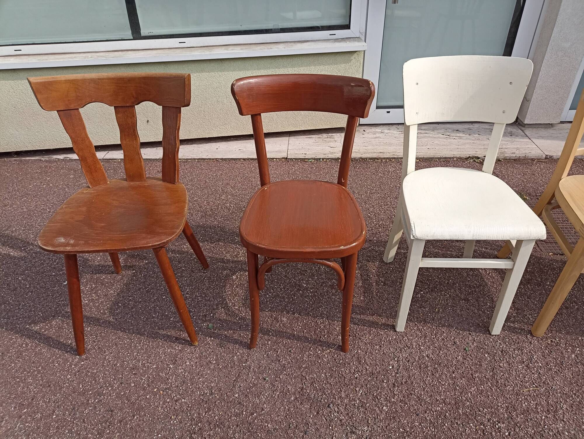 Set of 10 mismatched wooden bistro chairs - vintage