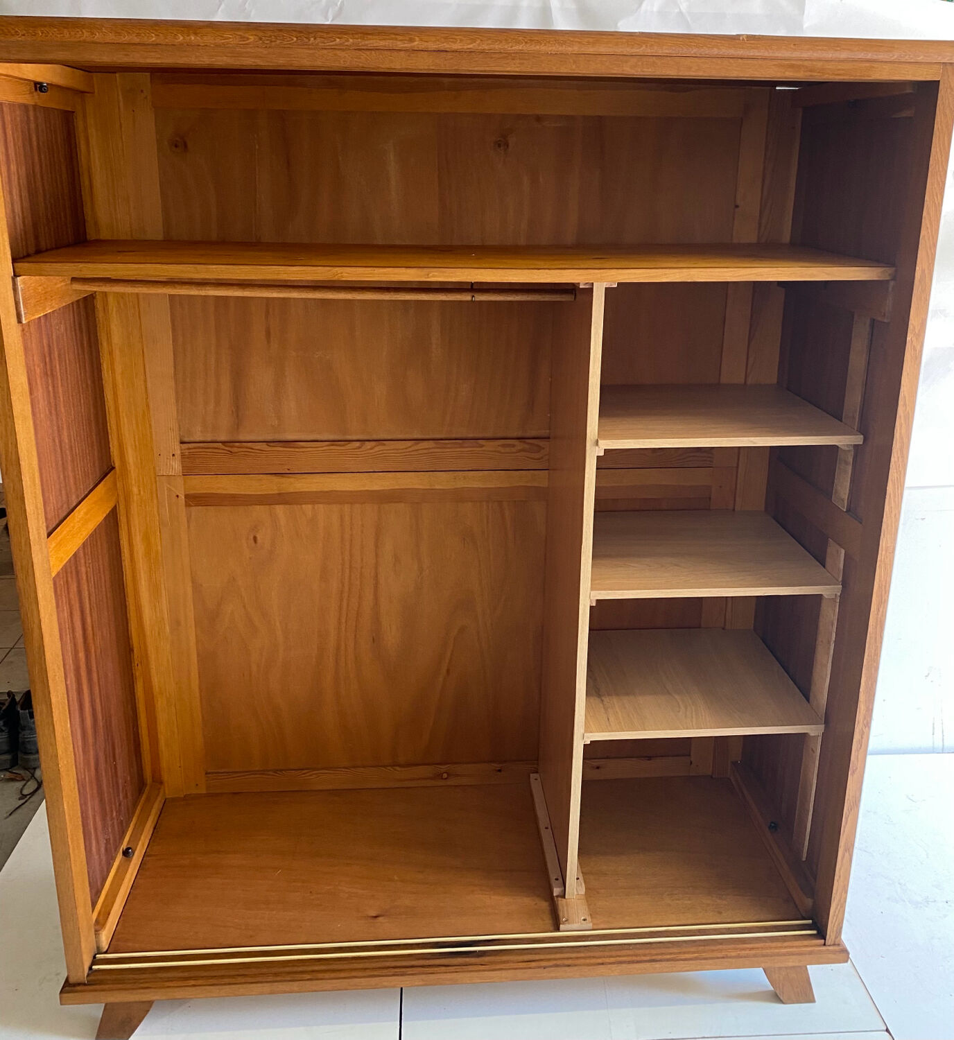 Vintage wardrobe feet compass year 60