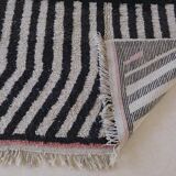 Modern Berber Rug - 250 x 167 cm