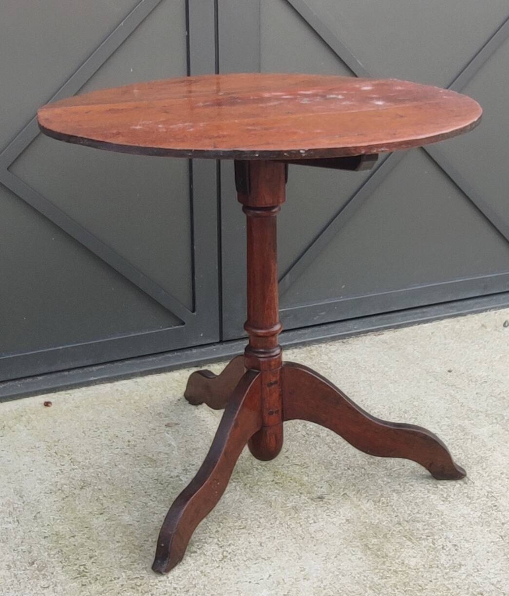 Old wooden pedestal table/side table
