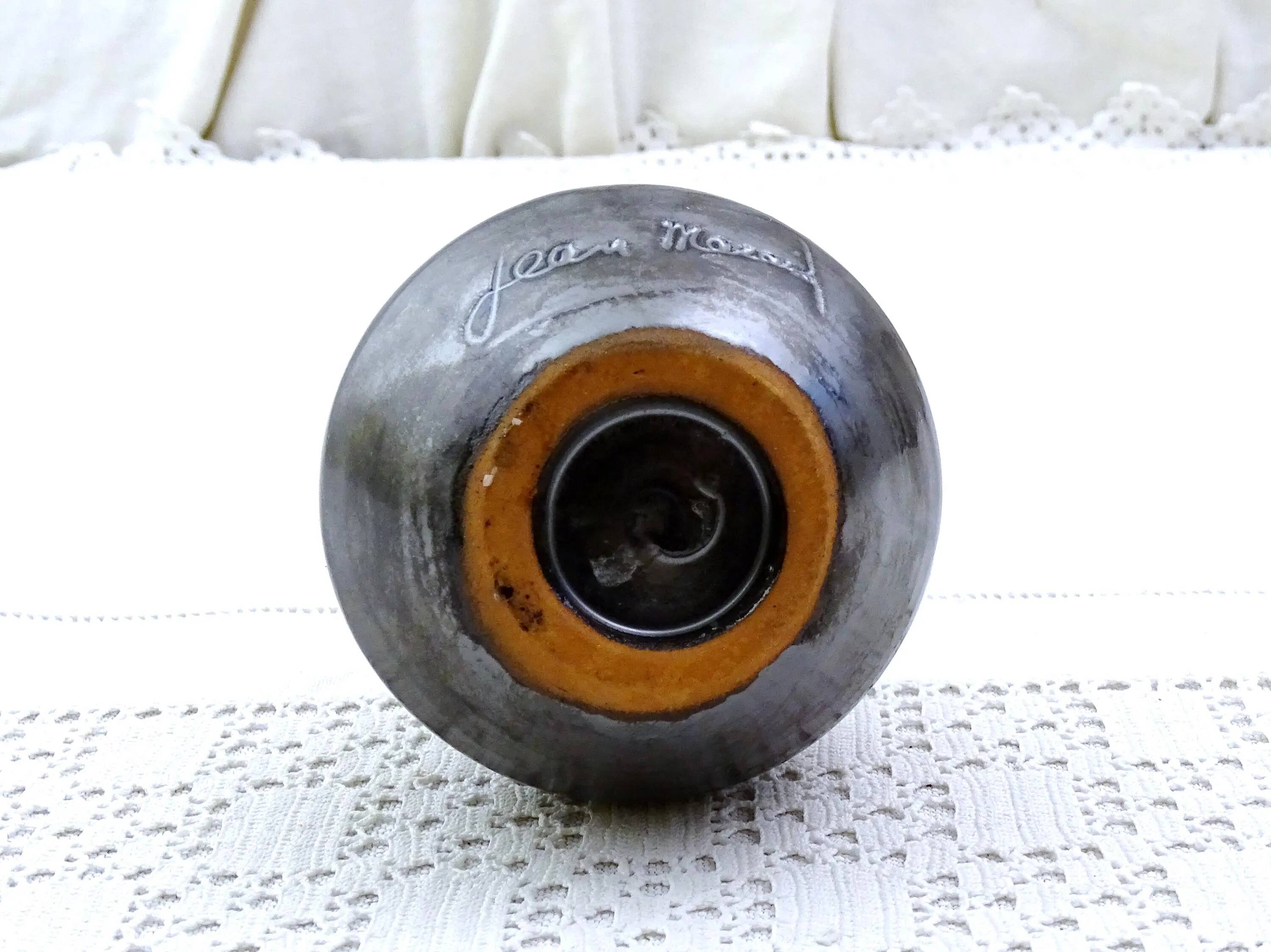 Petit vase à bourgeons vintage en céramique d'atelier Jean Marais, style moderne du milieu du siècle, avec glaçure Vallauris noire irisée, style rétro MCM, porcelaine française des années 1960