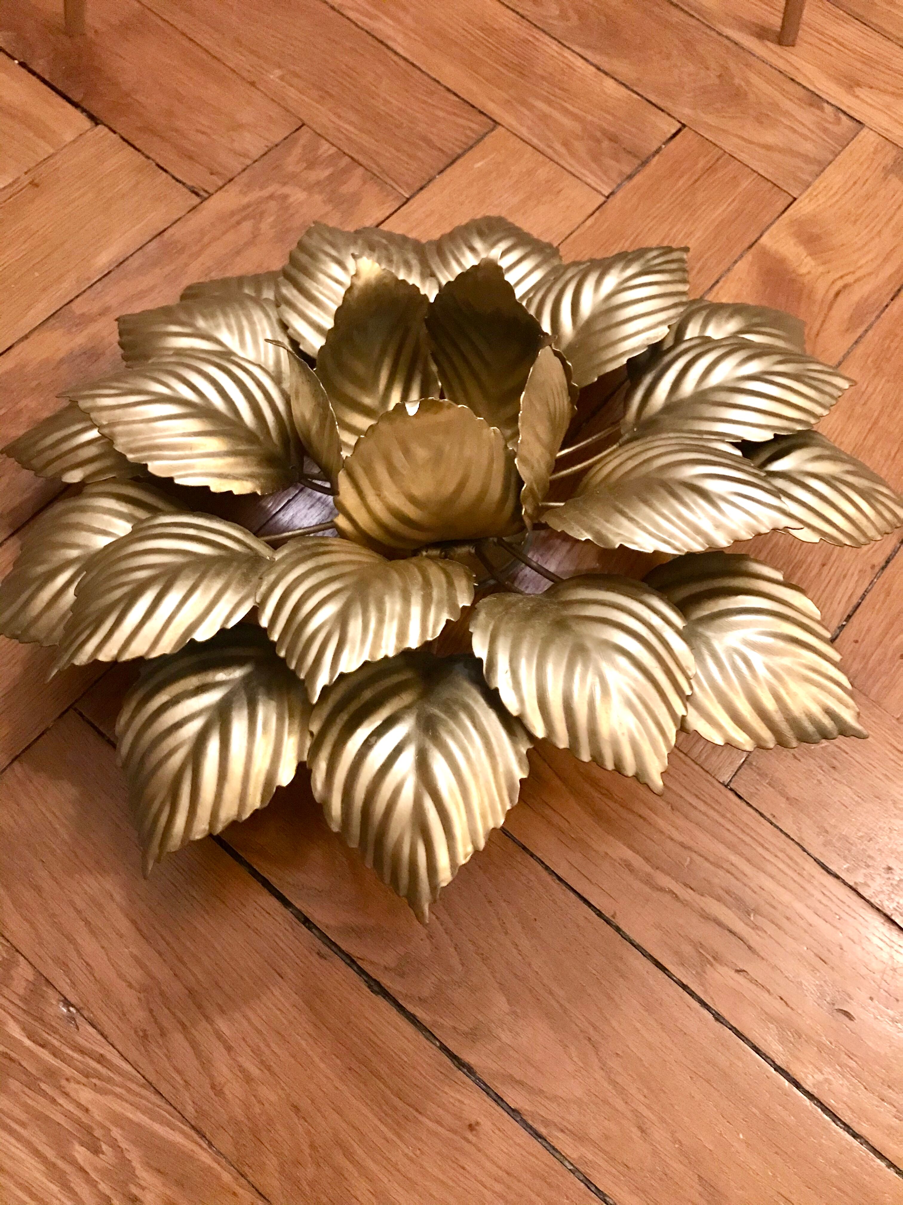 Flower/golden leaf ceiling