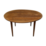 Round farm table with extensions