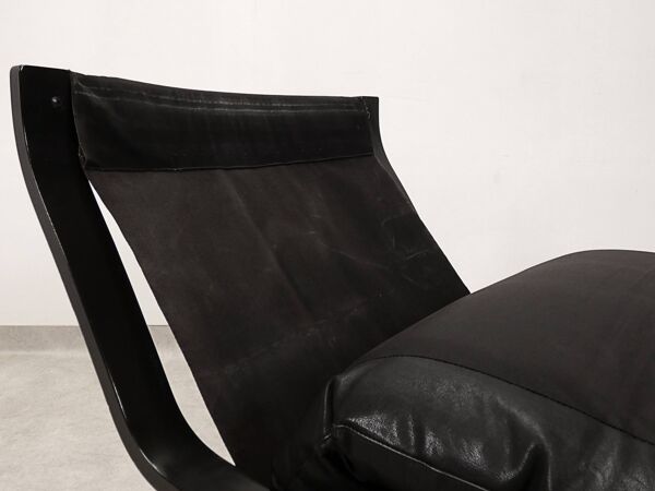 fauteuil lounge scandinave à dossier haut en cuir