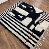 Handmade traditional Beni Ourain Berber rug, size 150 x 250 cm.