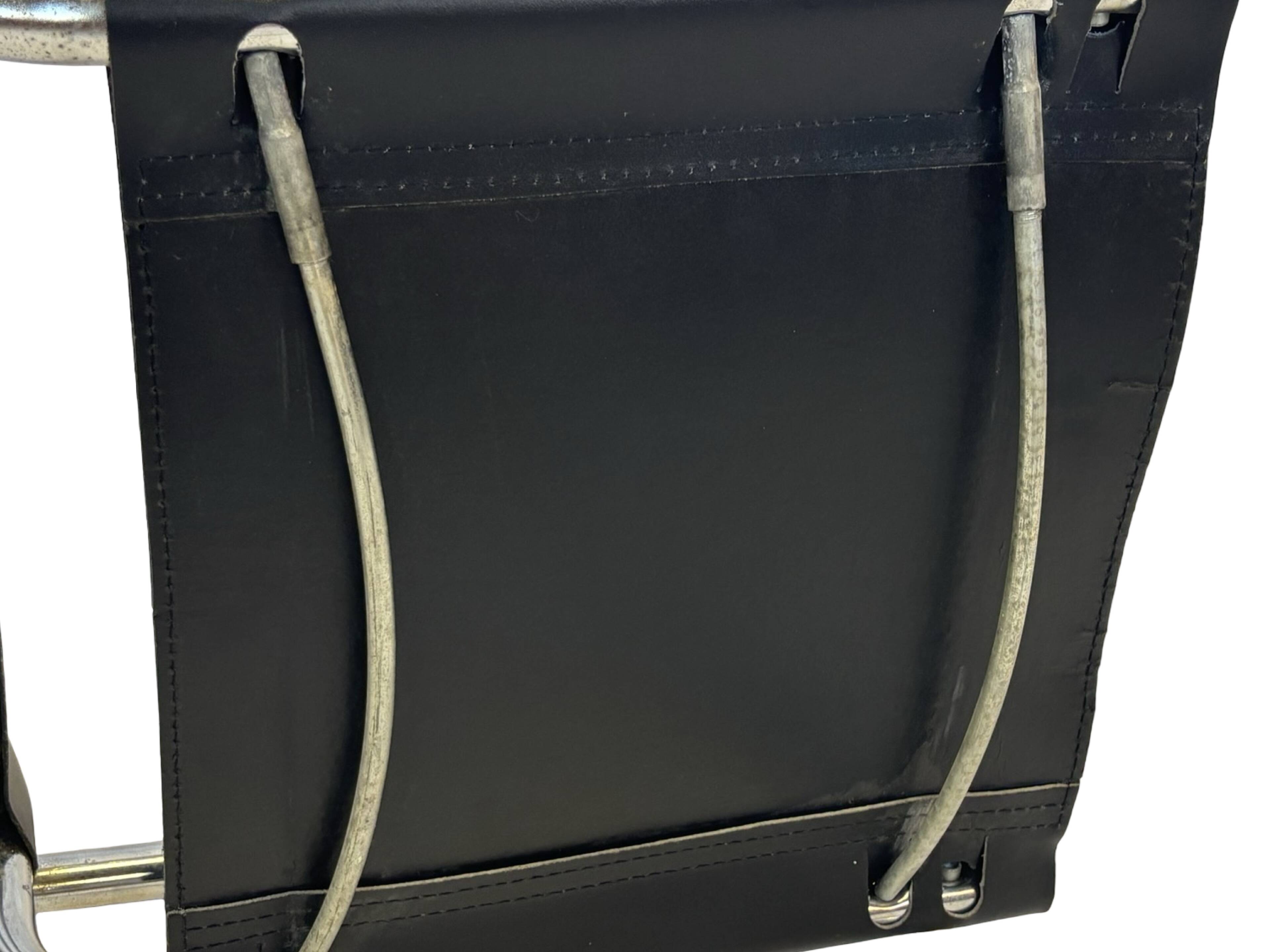 Tabouret de bar vintage en cuir noir et chrome, Italie