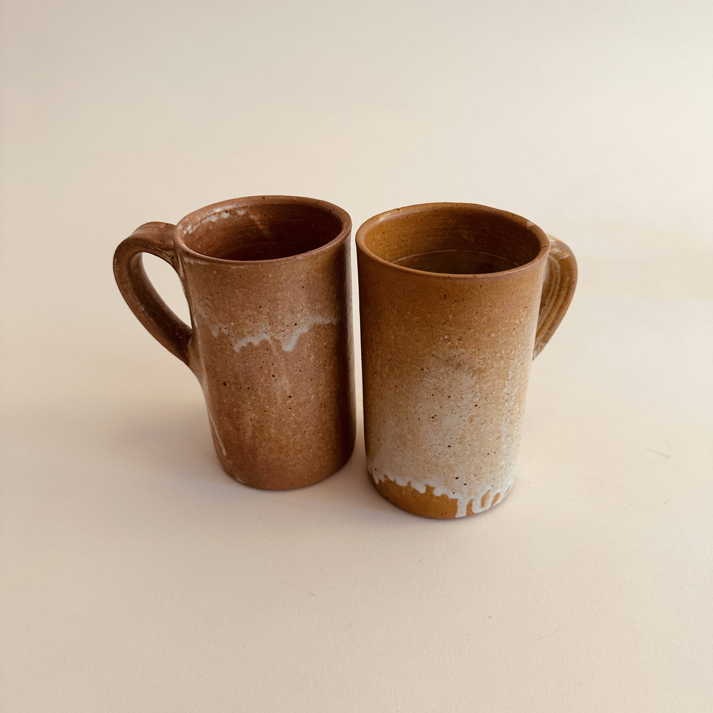 Lot de 2 tasses en grès vintage