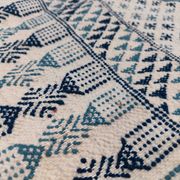 Tapis blanc et bleu tissé mains en laine naturelle