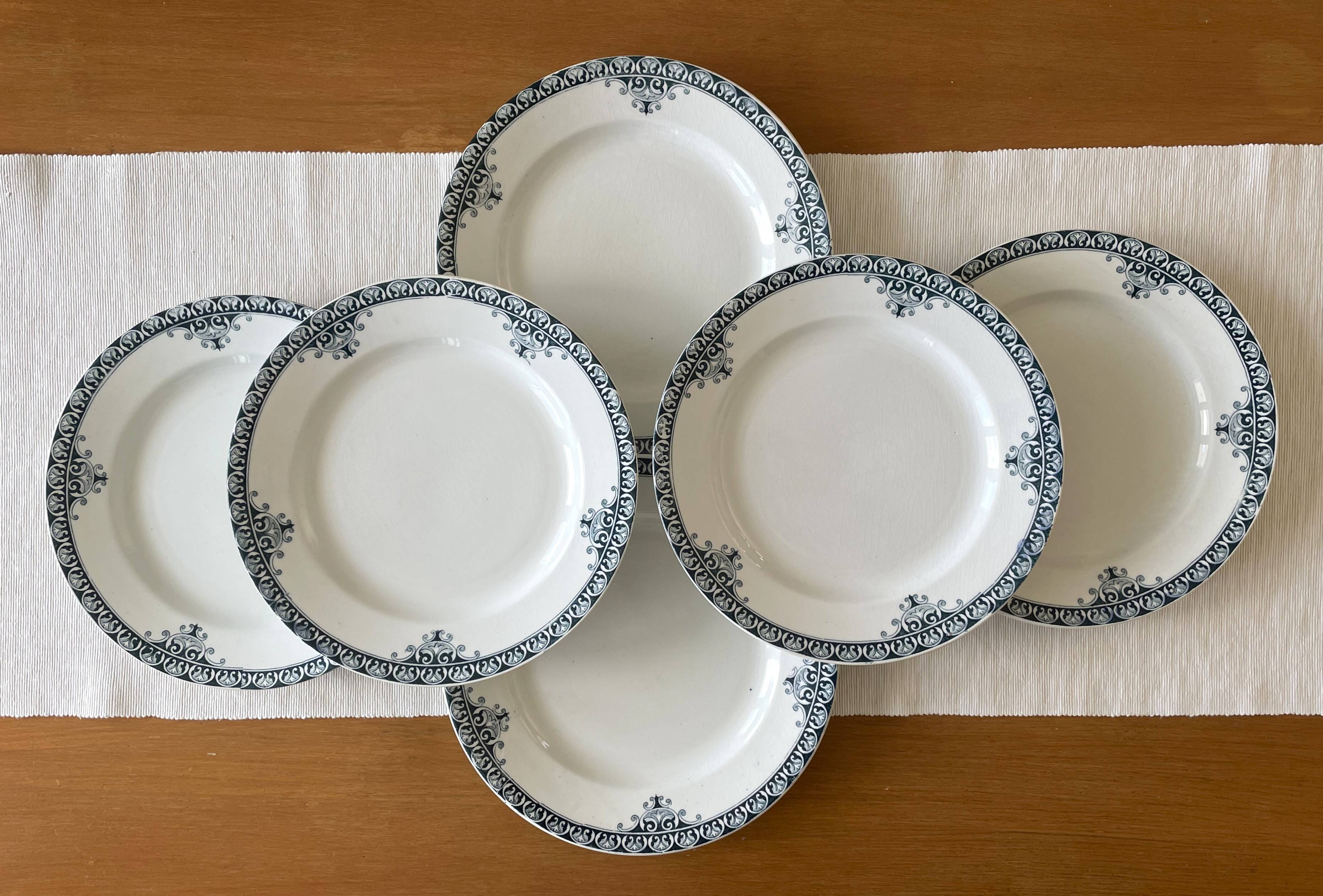 6 antique flat plates in Saint-Amand earthenware (Nord)