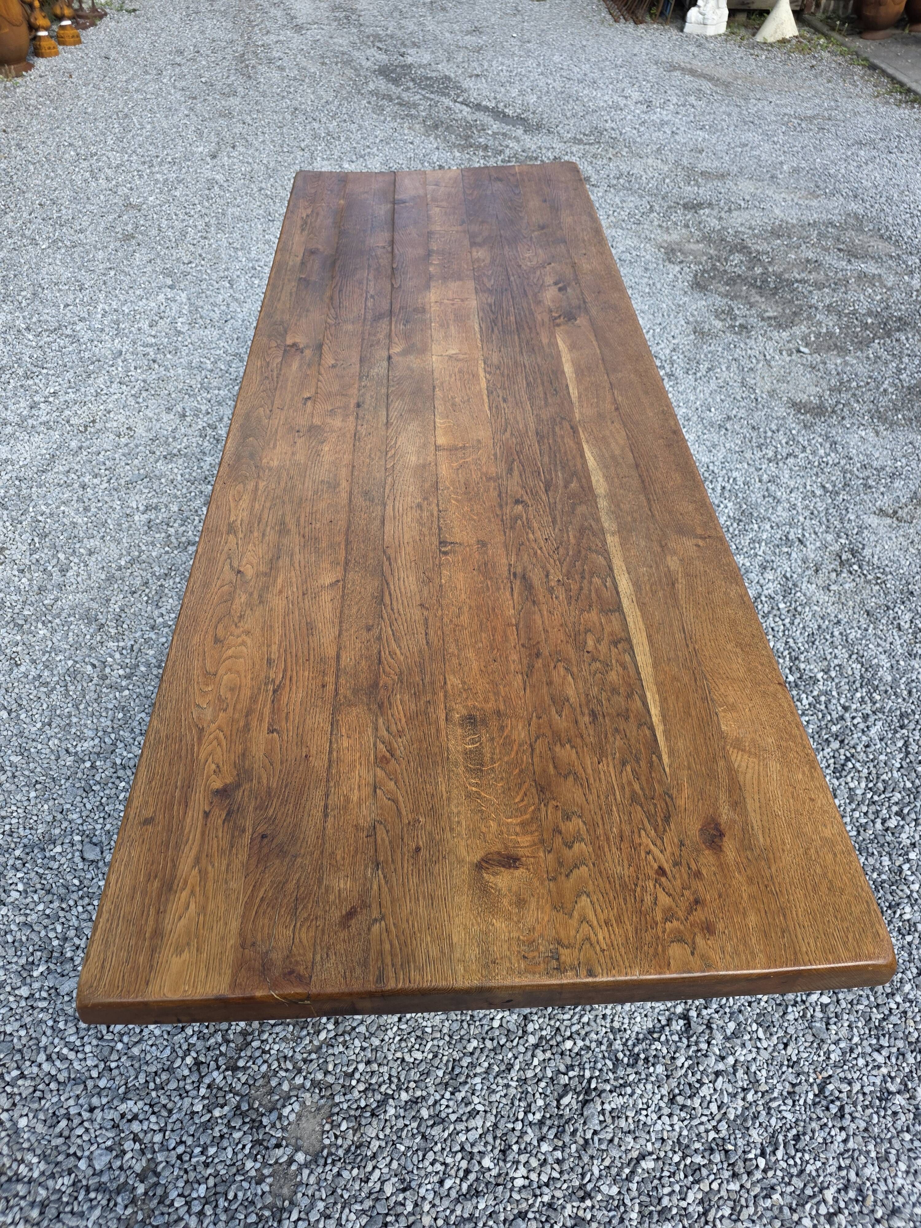 Table monastère en chêne massif,  243cm de L