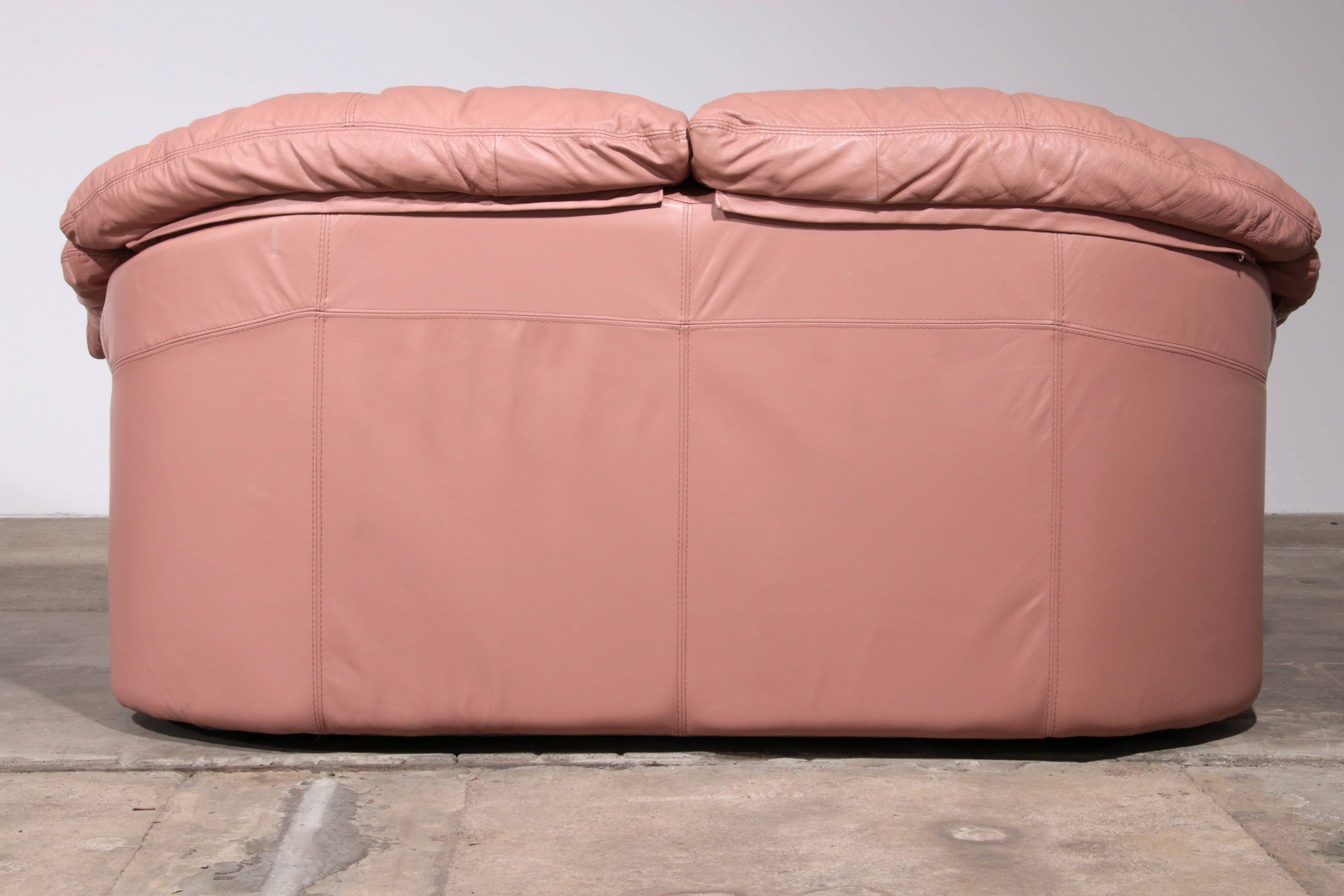 Ensemble de salon italien vintage – 4 pièces en cuir rose (années 1970)