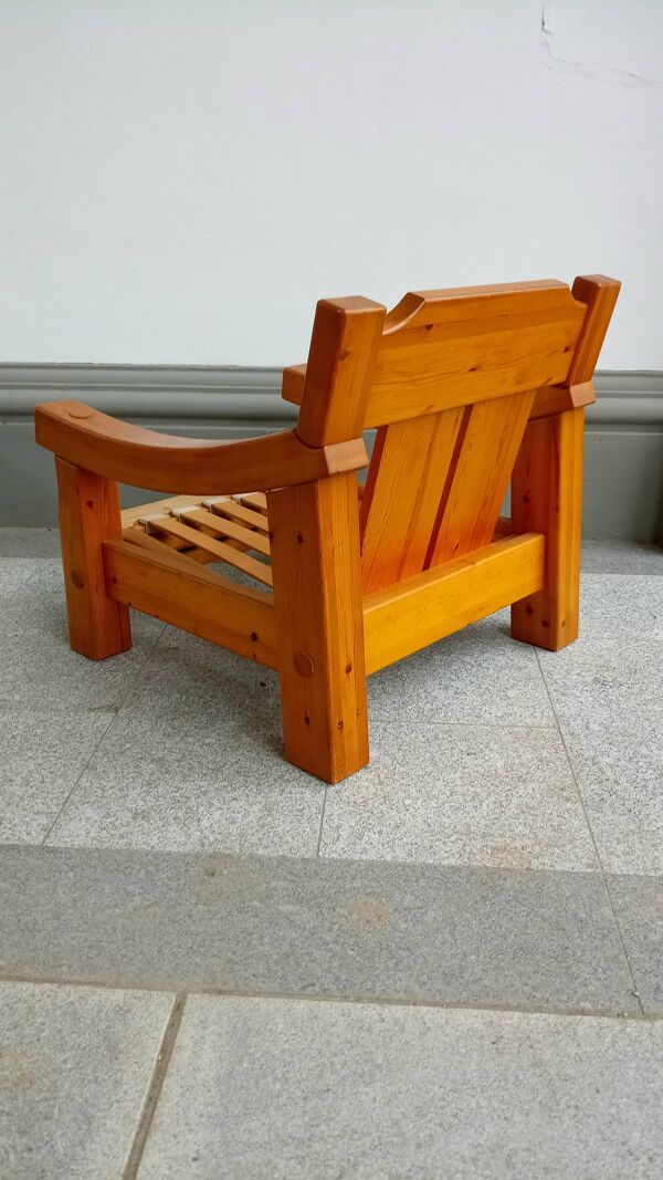 Fauteuil suédois brutaliste en pin des années 70