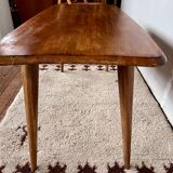 Table basse en chêne, pied, compas. fusées. forme libre vintage ancien