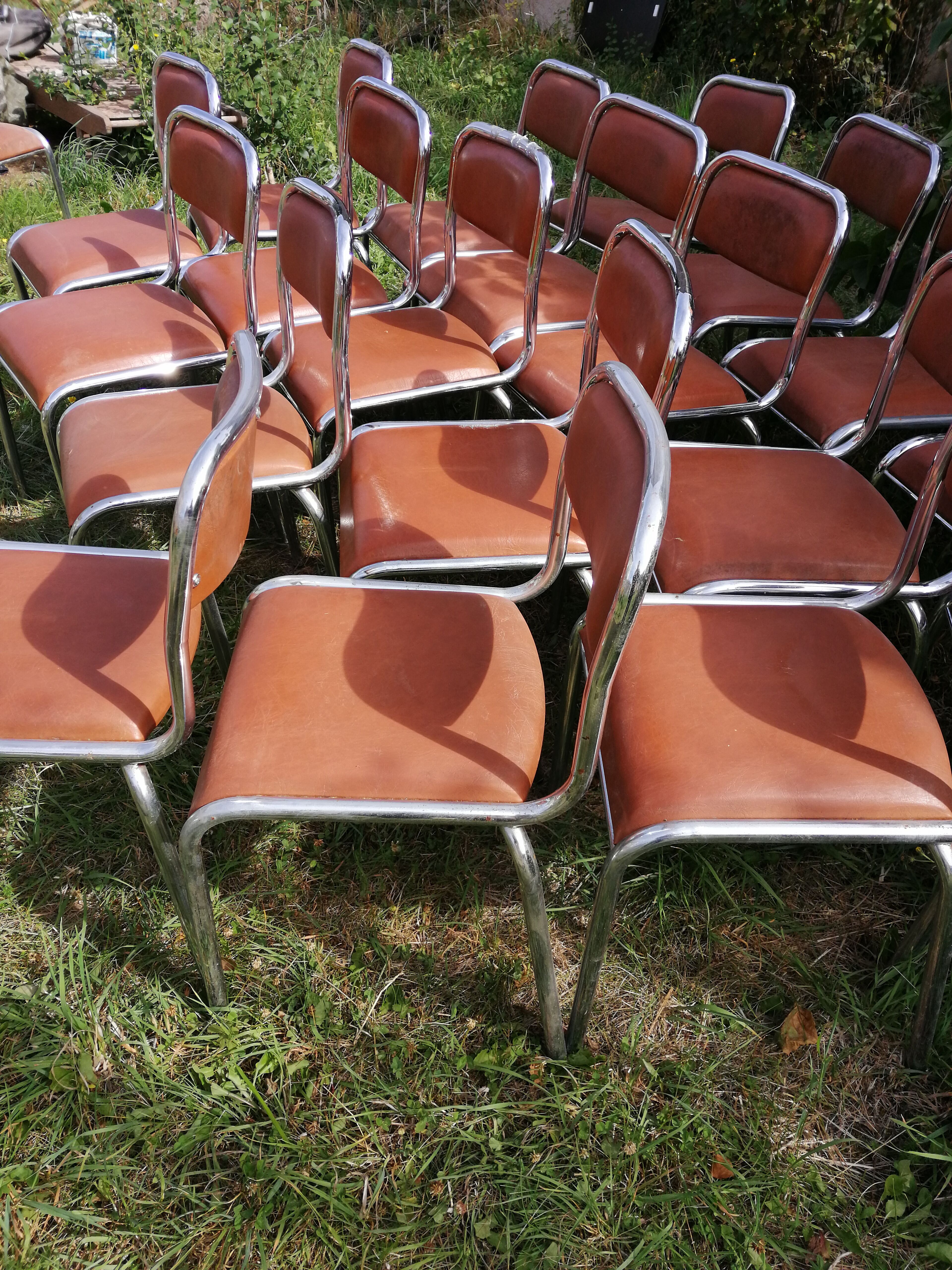19 chaises