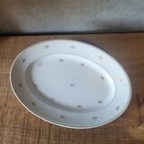 Plat ovale en porcelaine opaque de la faïence de Lunéville